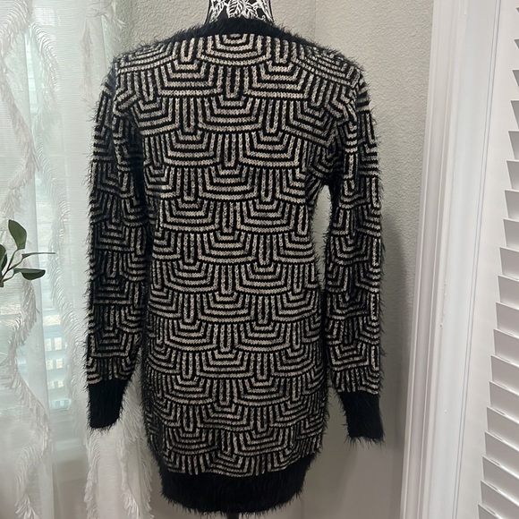 MIZUMI black and white sweater - Picture 5 of 7